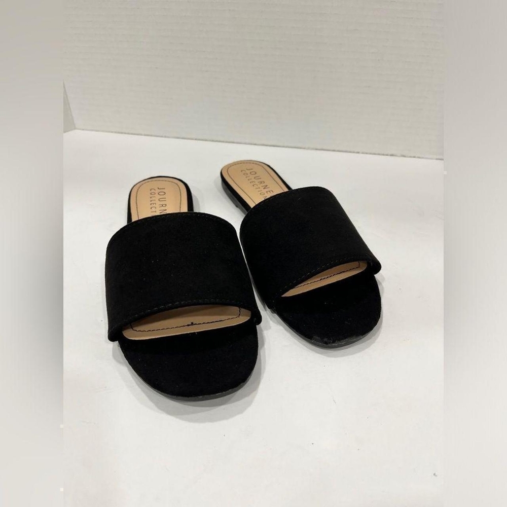 Journee Collection Women's Black Flat Round Open Toe Sandals